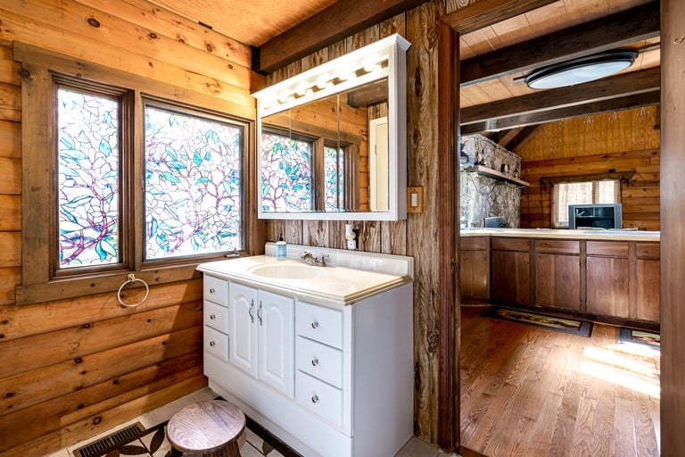 Cabins (United States of America, Great Cacapon, West Virginia)
