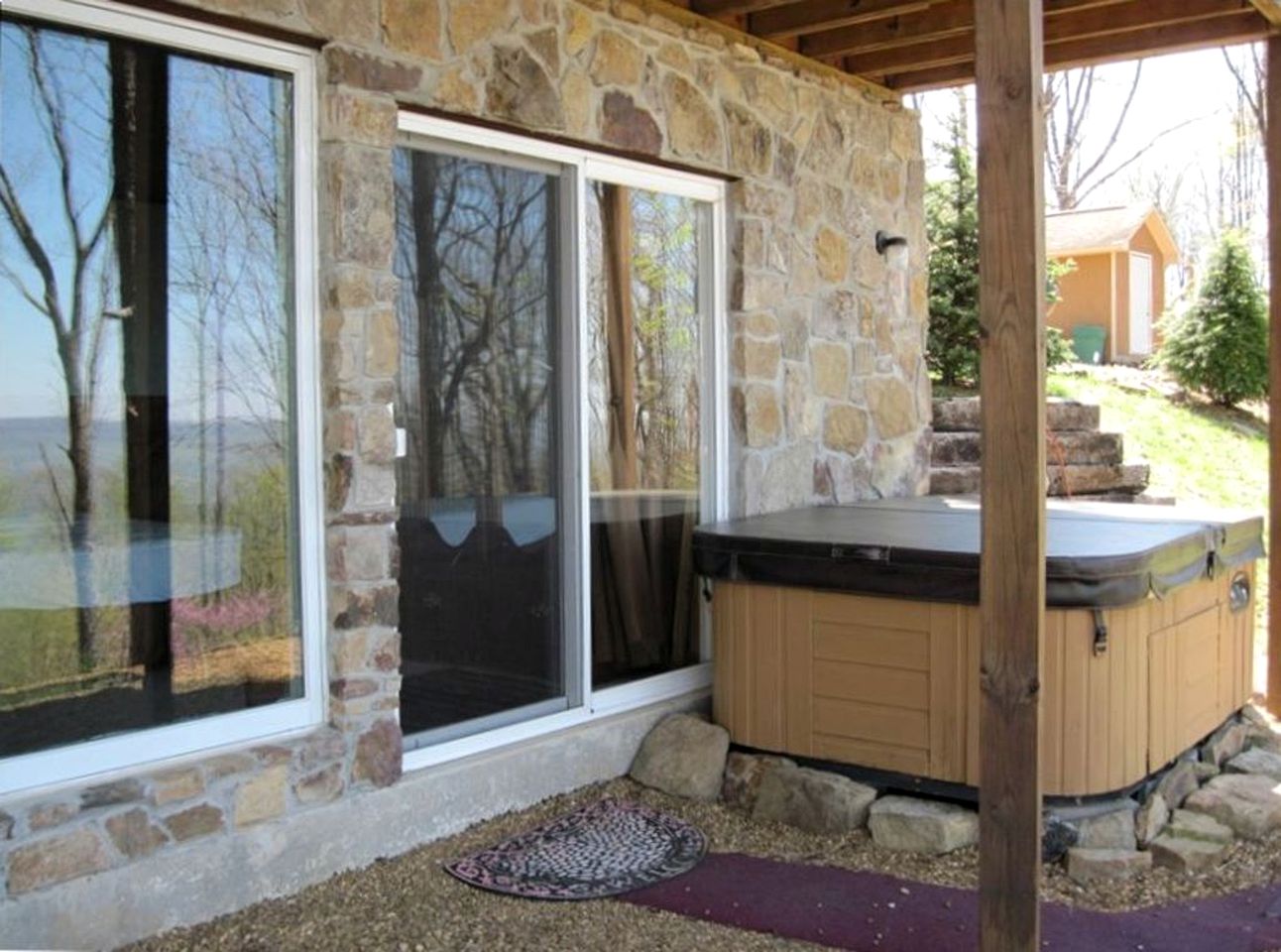 Log Cabin in the Clouds with Spectacular Views in Northern Chattanooga, Tennessee
