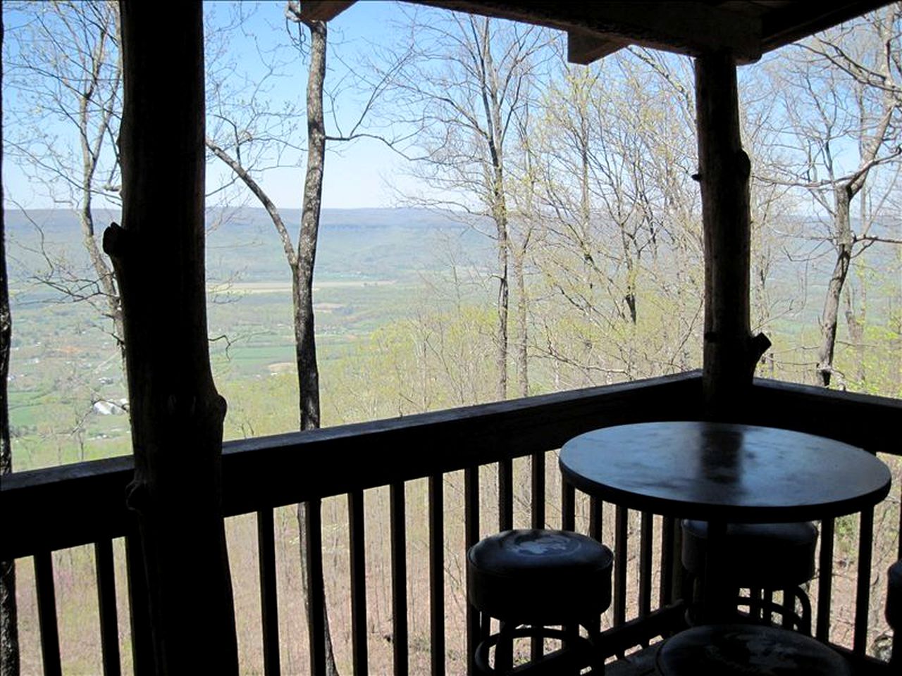 Log Cabin in the Clouds with Spectacular Views in Northern Chattanooga, Tennessee