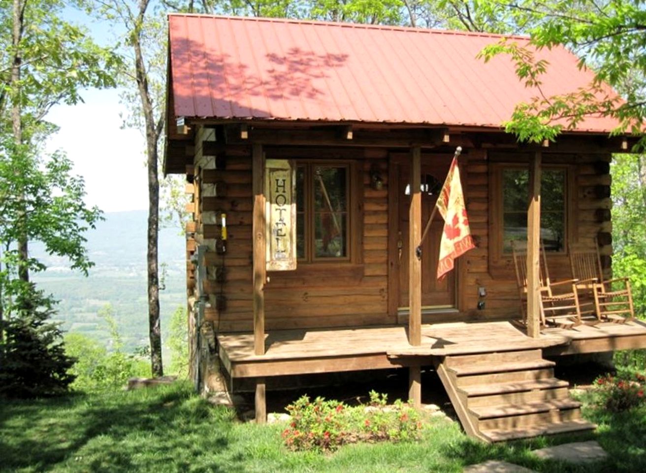 Log Cabin in the Clouds with Spectacular Views in Northern Chattanooga, Tennessee