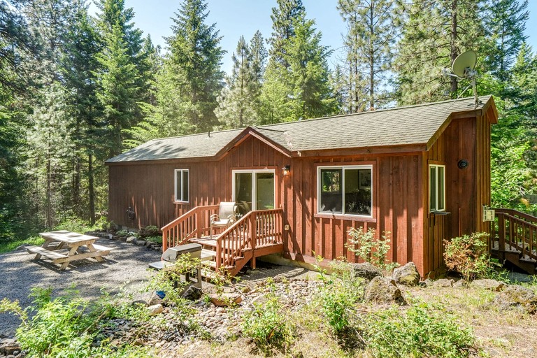 Cabins (United States of America, Trout Lake, Washington)