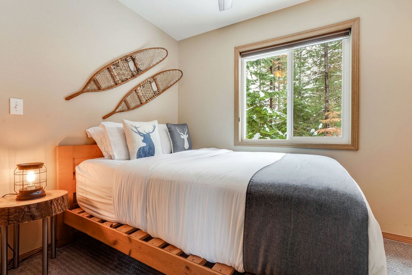 Charming Log Cabin for Families near Mount Rainier, Washington