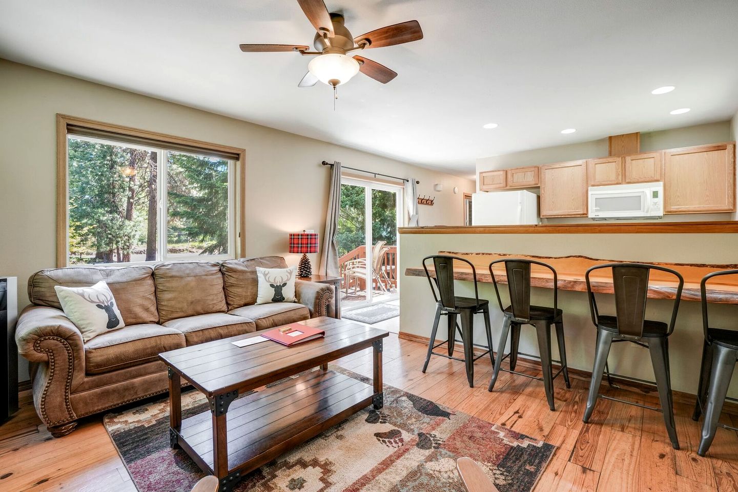 Charming Log Cabin for Families near Mount Rainier, Washington