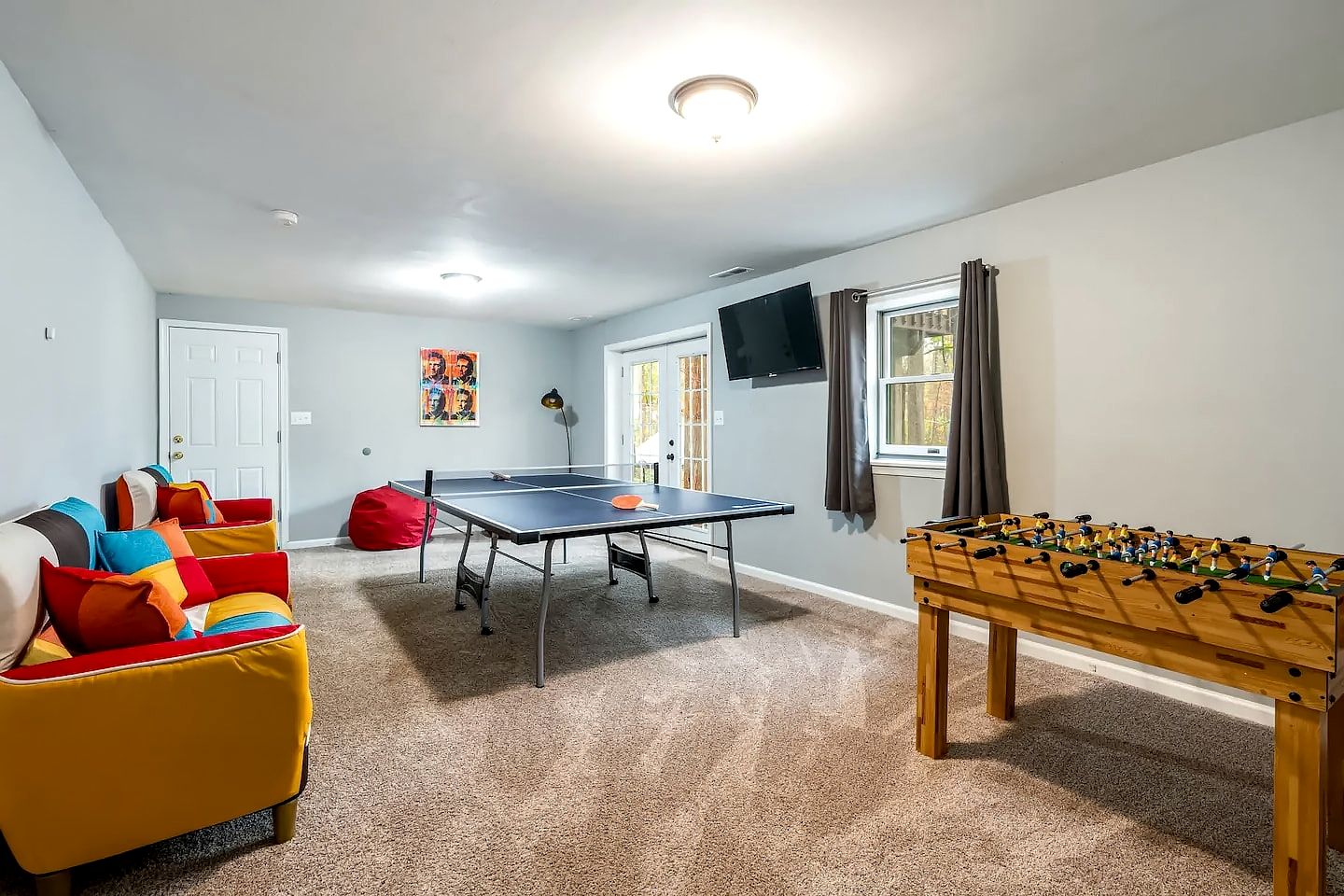 Log Cabin with new Hot Tub, Fire Pit and Game Room - Perfect for Your Family Getaway in Harpers Ferry, WV