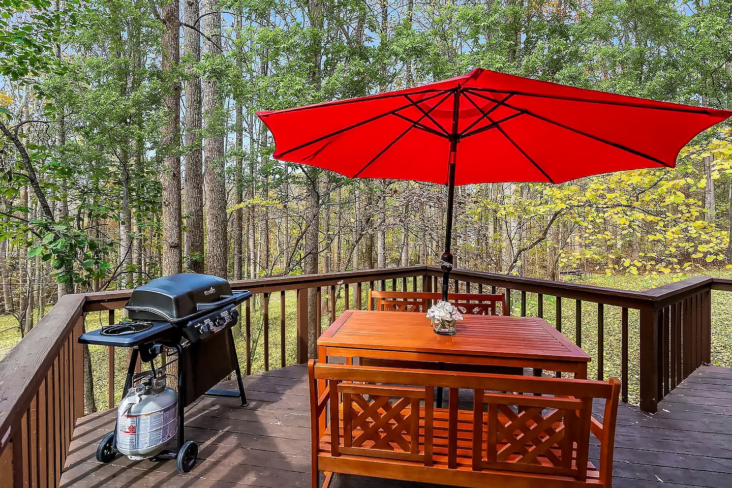 Log Cabin with new Hot Tub, Fire Pit and Game Room - Perfect for Your Family Getaway in Harpers Ferry, WV