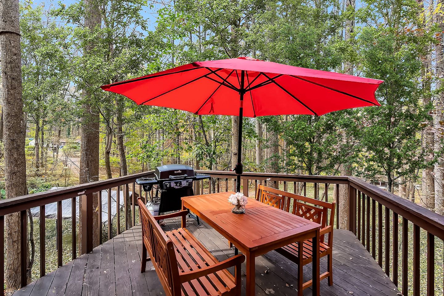 Log Cabin with new Hot Tub, Fire Pit and Game Room - Perfect for Your Family Getaway in Harpers Ferry, WV