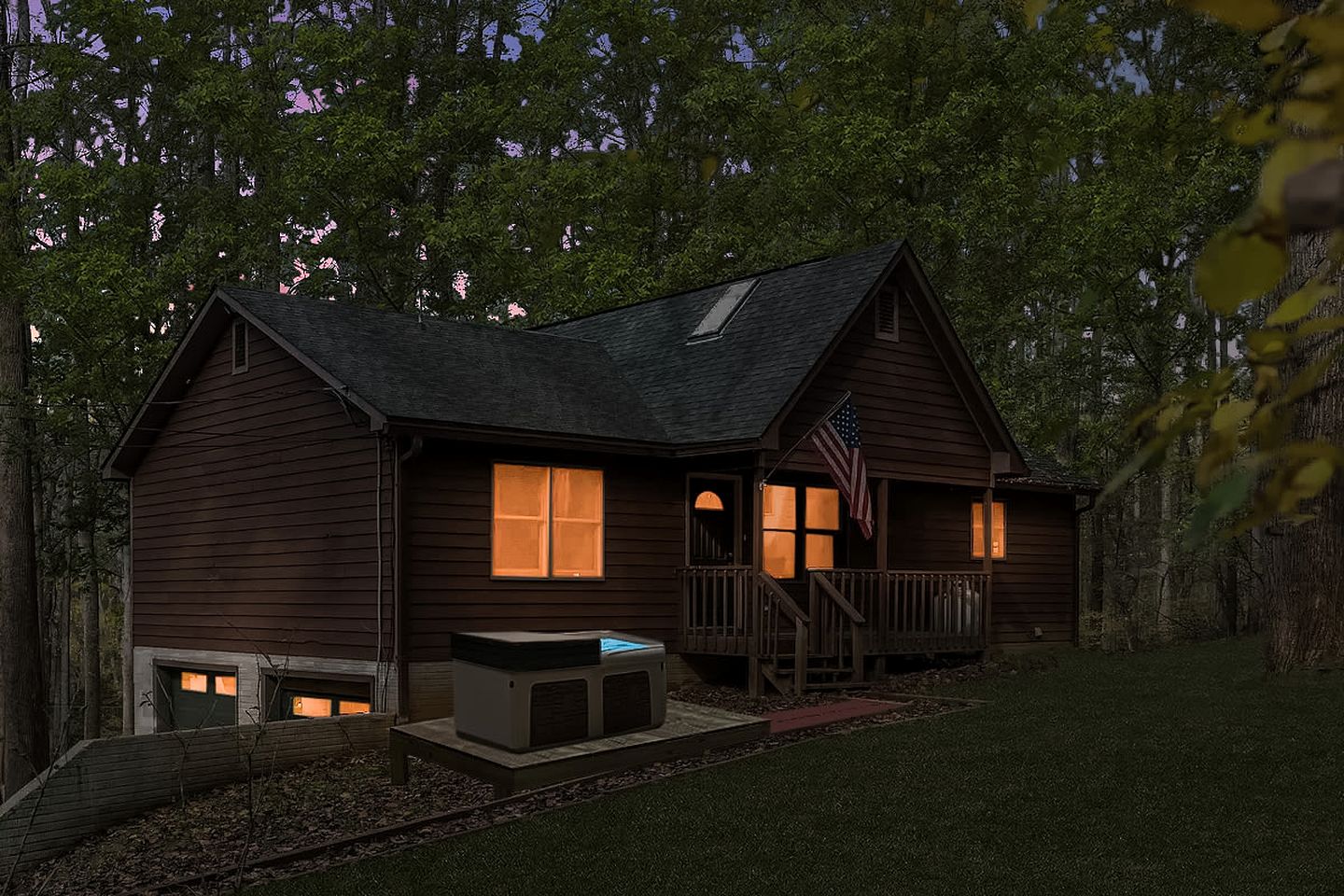 Log Cabin with new Hot Tub, Fire Pit and Game Room - Perfect for Your Family Getaway in Harpers Ferry, WV