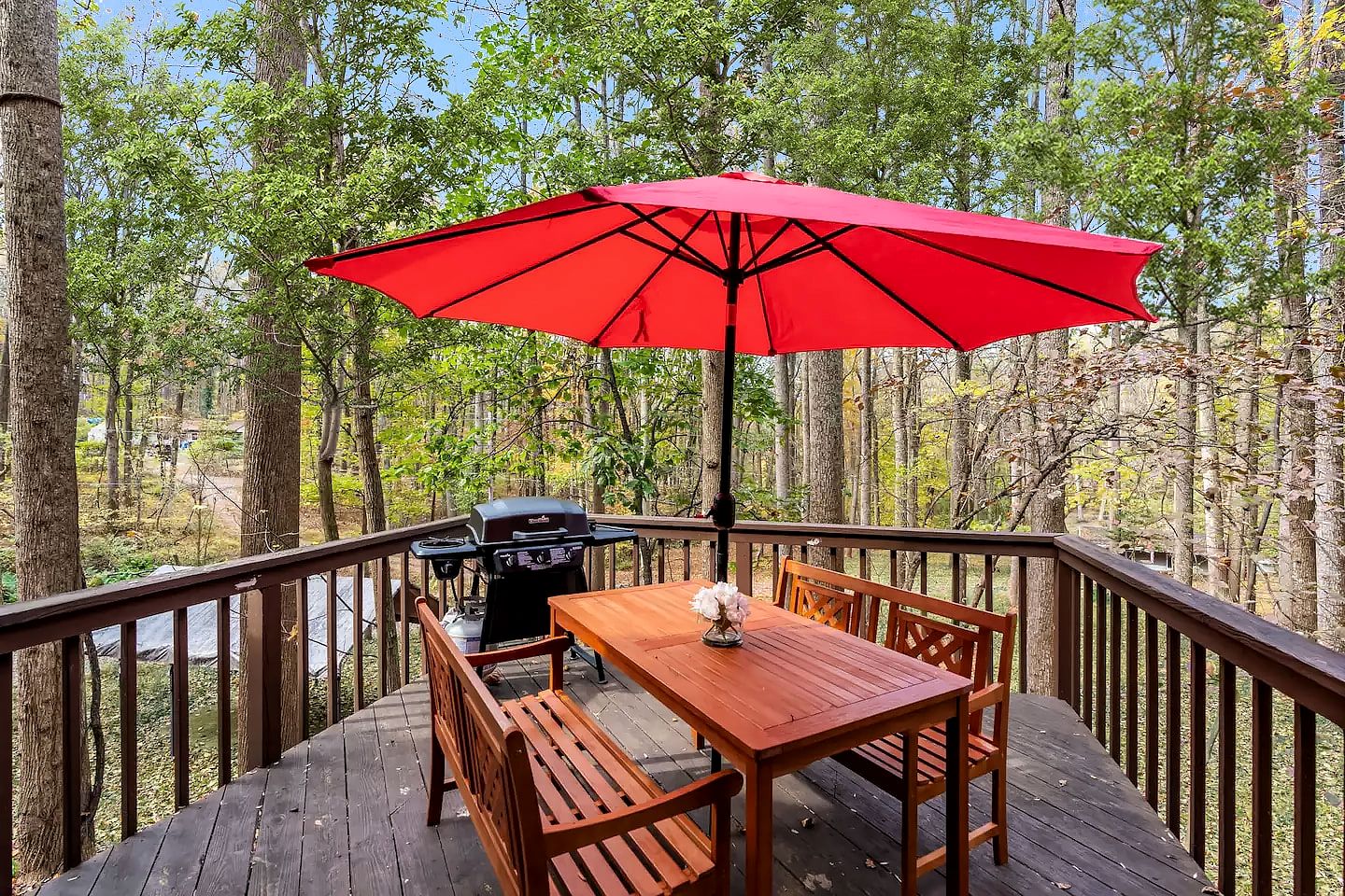 Log Cabin with new Hot Tub, Fire Pit and Game Room - Perfect for Your Family Getaway in Harpers Ferry, WV