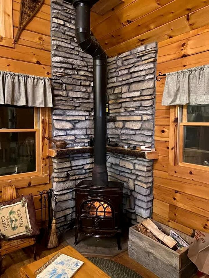 Beautiful Log Cabin Surrounded by Trees by Saltwater Tidal Cove for a Peaceful Getaway in Sullivan, Maine