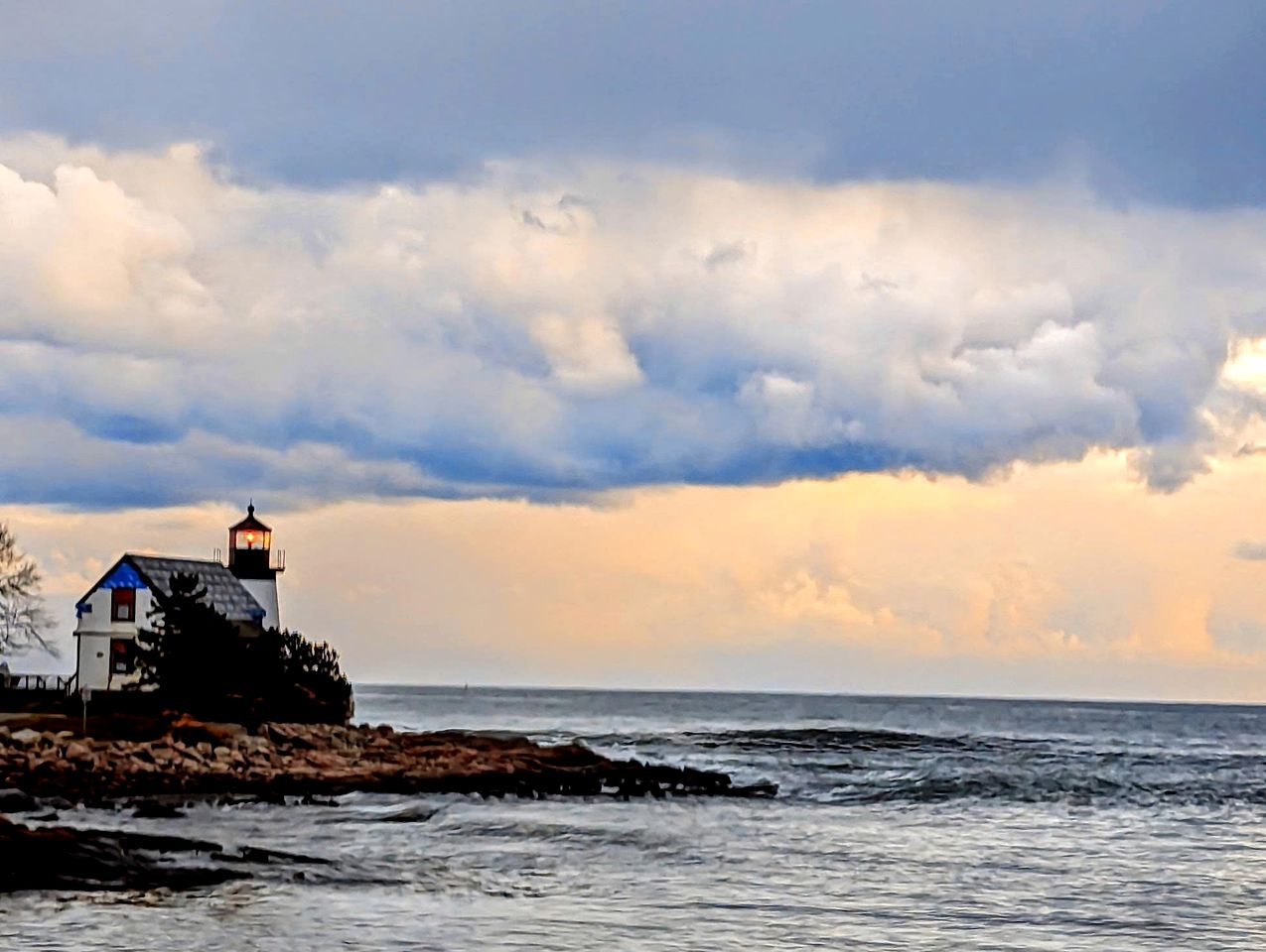 Beautiful Log Cabin Surrounded by Trees by Saltwater Tidal Cove for a Peaceful Getaway in Sullivan, Maine