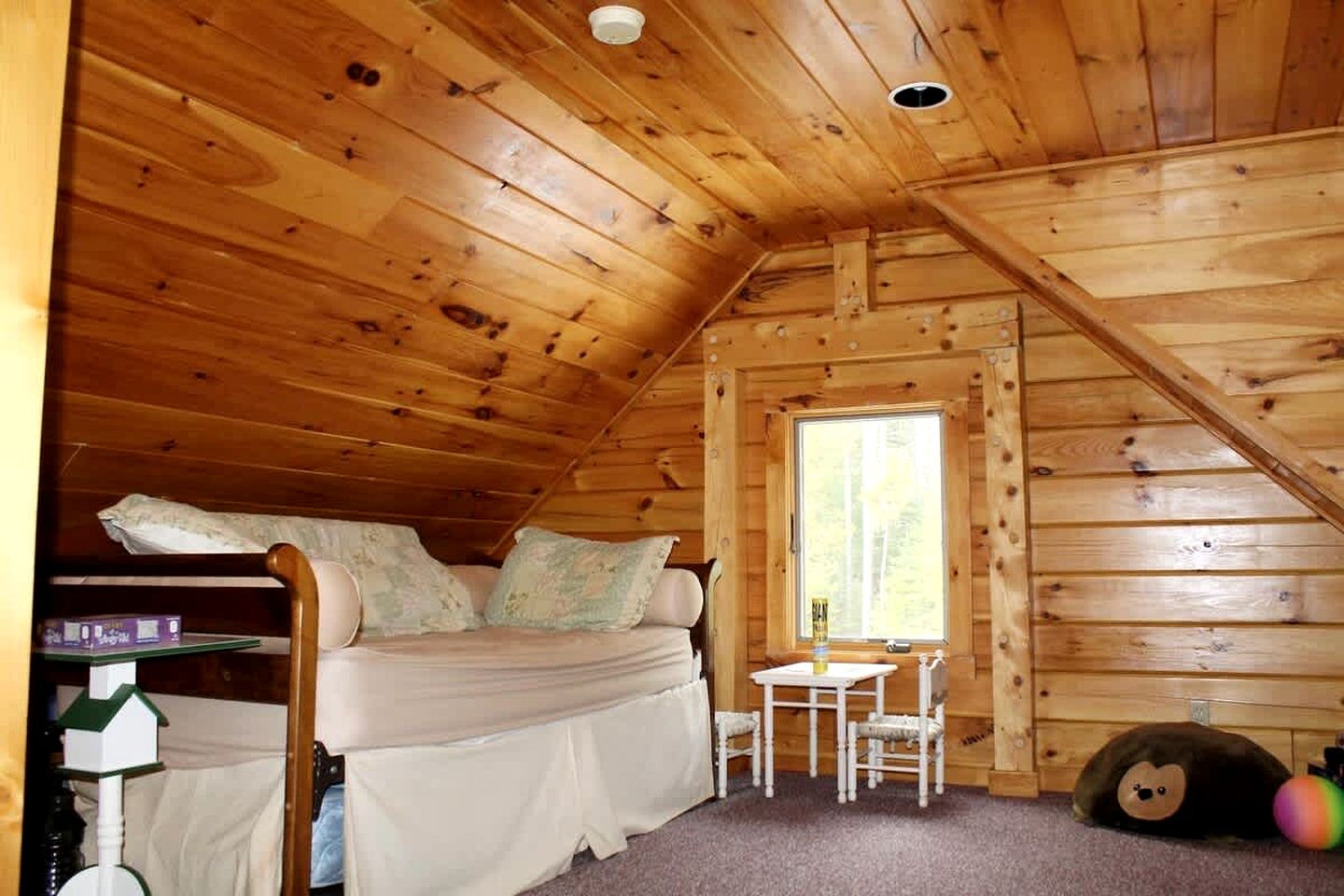 Beautiful Log Cabin Surrounded by Trees by Saltwater Tidal Cove for a Peaceful Getaway in Sullivan, Maine