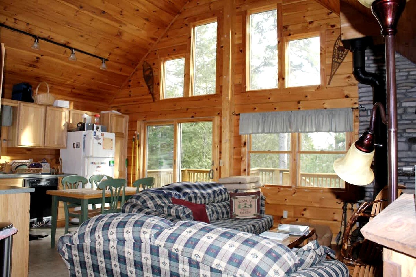 Beautiful Log Cabin Surrounded by Trees by Saltwater Tidal Cove for a Peaceful Getaway in Sullivan, Maine