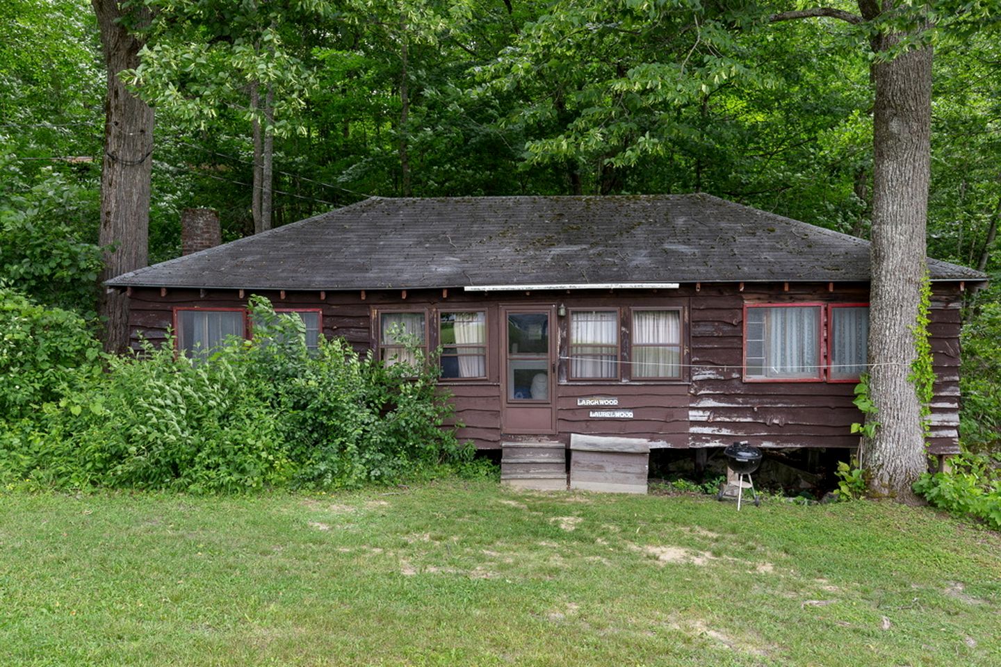 Fantastic Log Cabin Rental with Fireplace near the Appalachian Trail