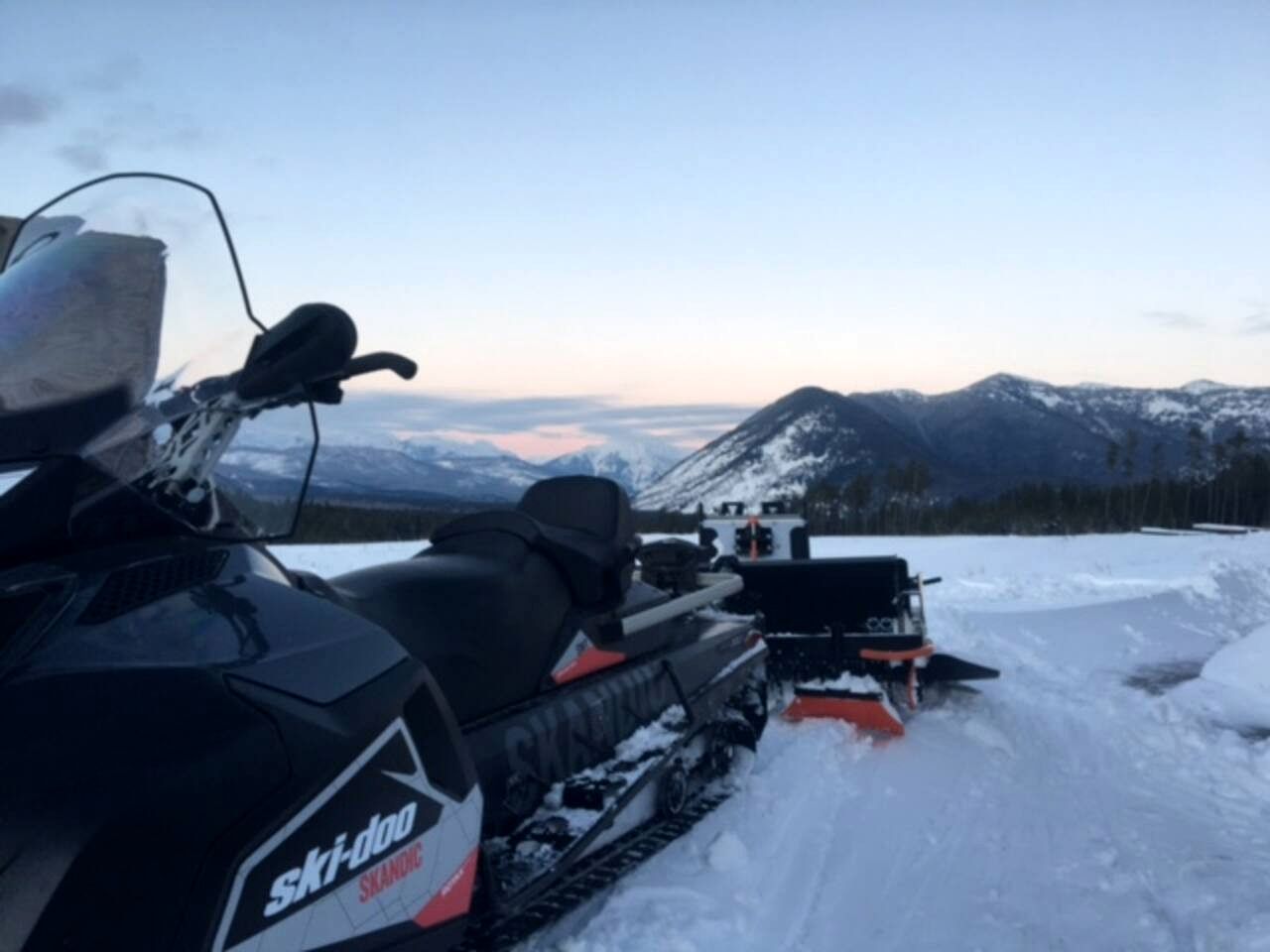Amazing Log Cabin Rental with Pool Table in the Mountains in West Glacier, Montana
