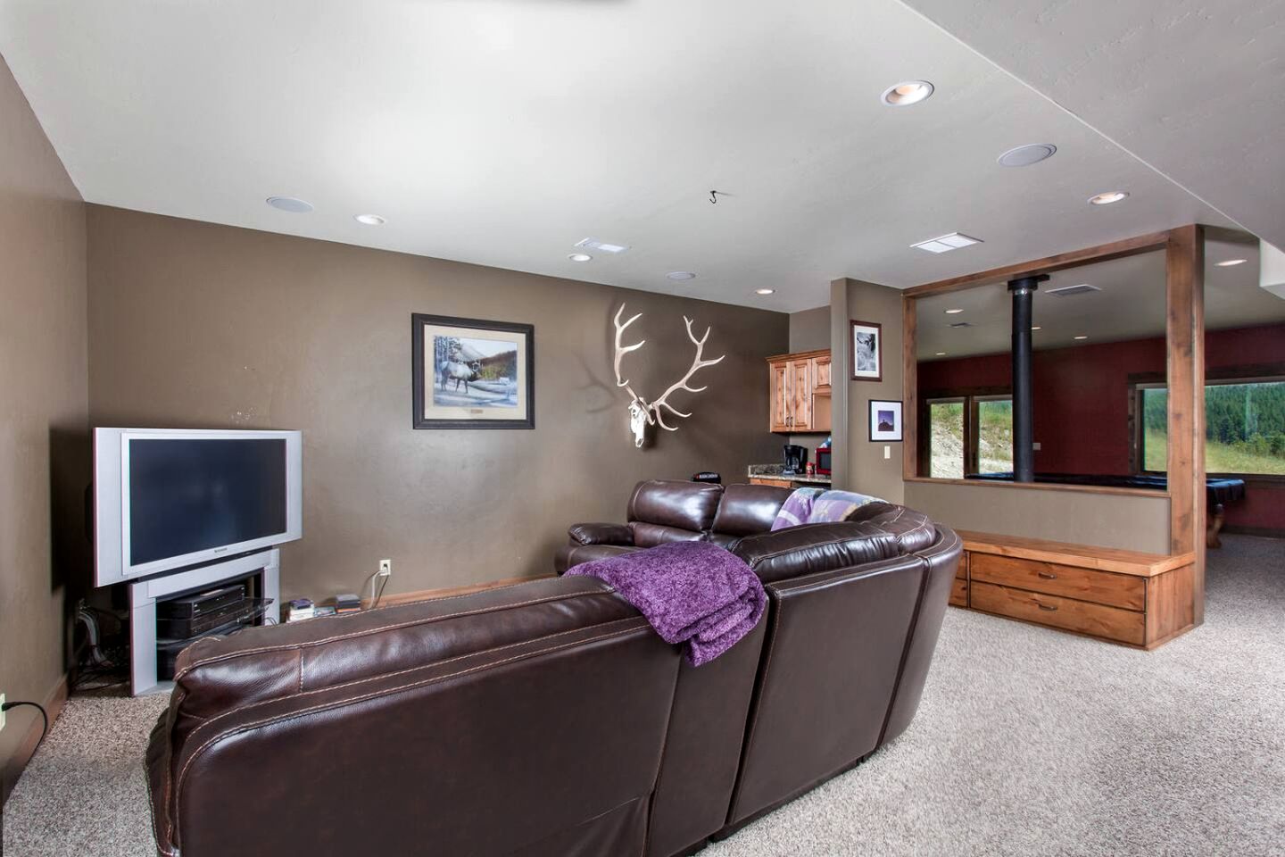 Amazing Log Cabin Rental with Pool Table in the Mountains in West Glacier, Montana