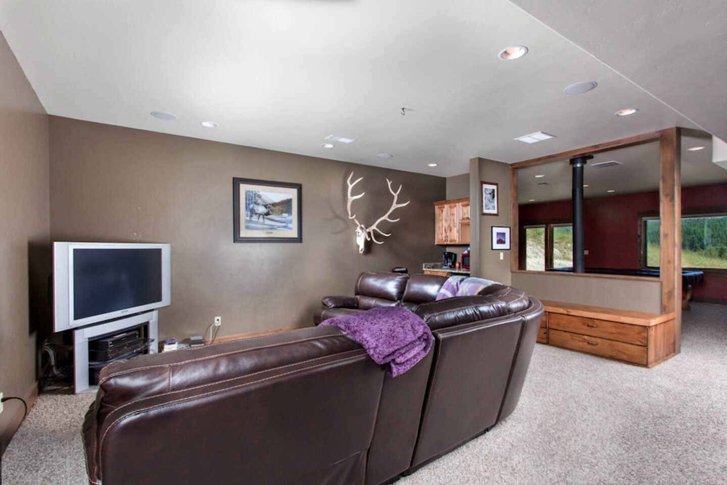 Amazing Log Cabin Rental with Pool Table in the Mountains in West Glacier, Montana