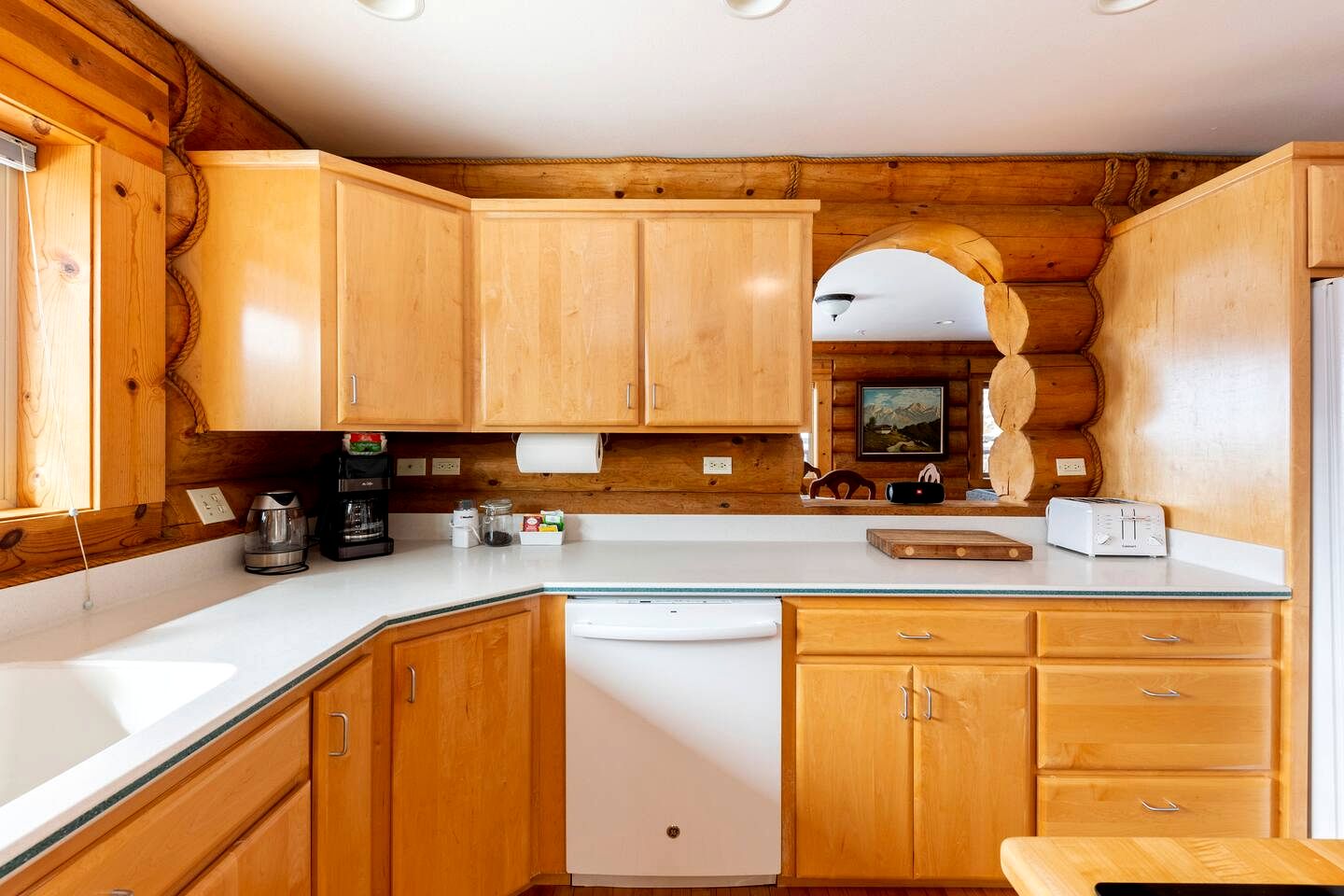 Cozy Secluded Log Cabin Retreat with Stunning Views, Luxury Comfort & Grill Deck in Sequim, Washington