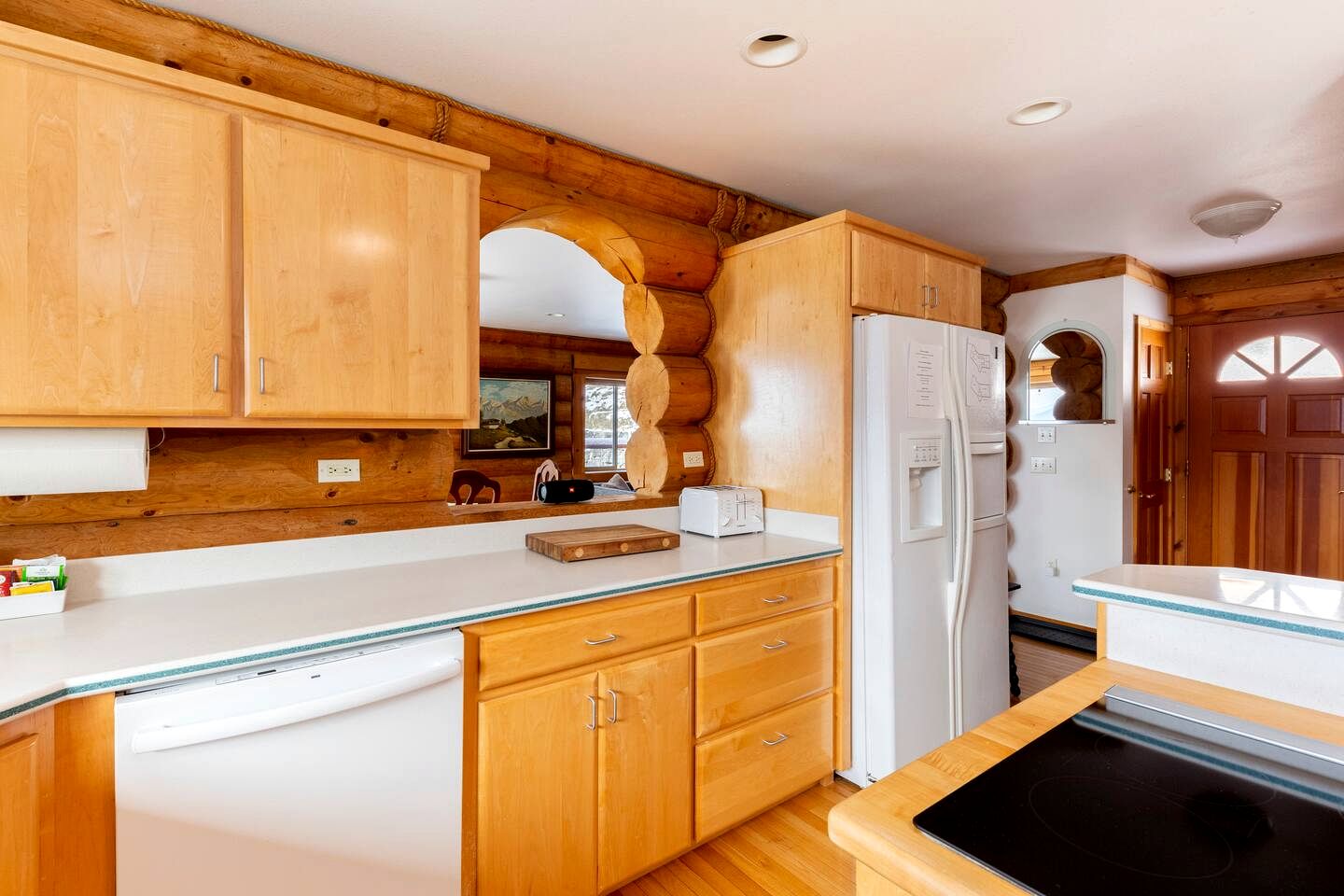 Cozy Secluded Log Cabin Retreat with Stunning Views, Luxury Comfort & Grill Deck in Sequim, Washington