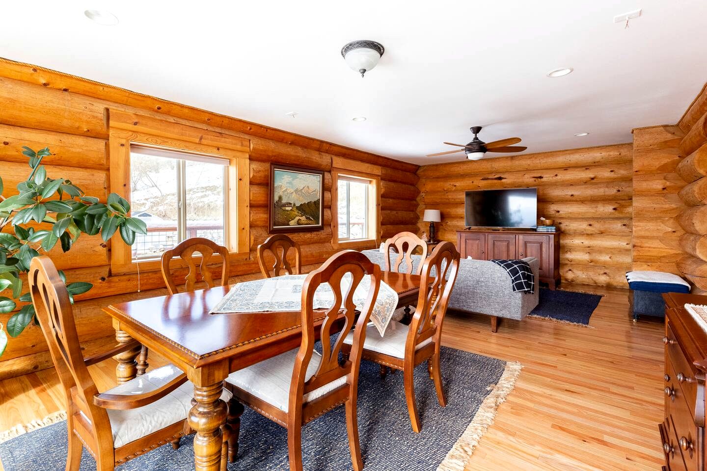 Cozy Secluded Log Cabin Retreat with Stunning Views, Luxury Comfort & Grill Deck in Sequim, Washington