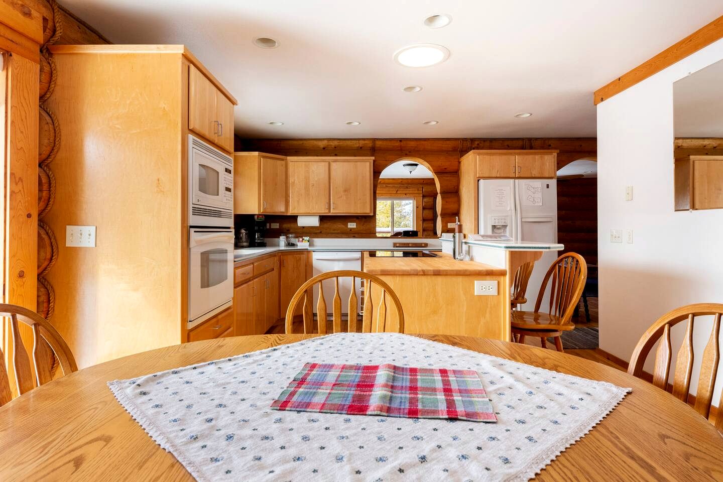 Cozy Secluded Log Cabin Retreat with Stunning Views, Luxury Comfort & Grill Deck in Sequim, Washington