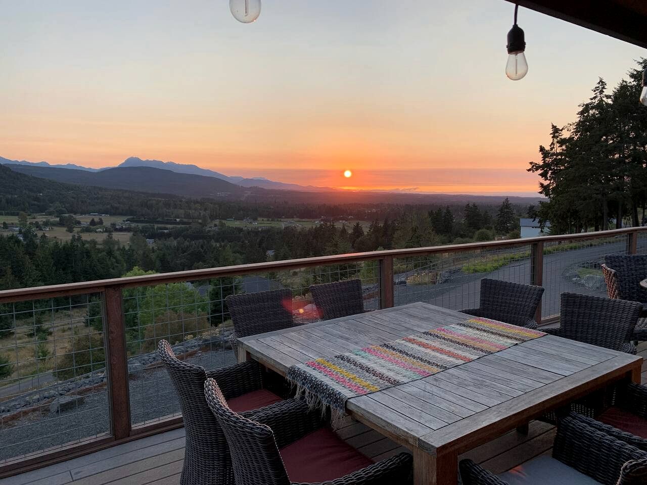 Cozy Secluded Log Cabin Retreat with Stunning Views, Luxury Comfort & Grill Deck in Sequim, Washington