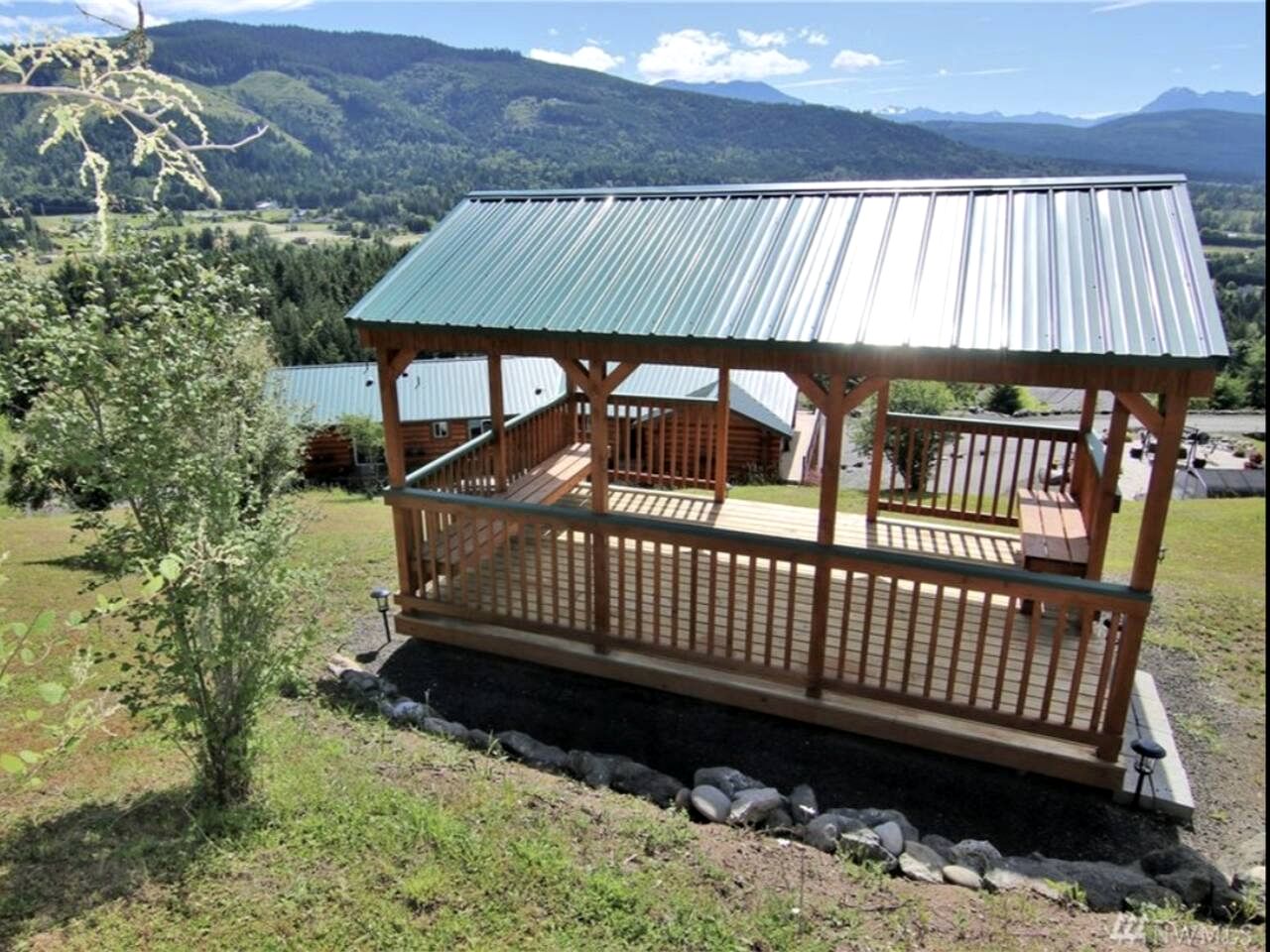 Cozy Secluded Log Cabin Retreat with Stunning Views, Luxury Comfort & Grill Deck in Sequim, Washington