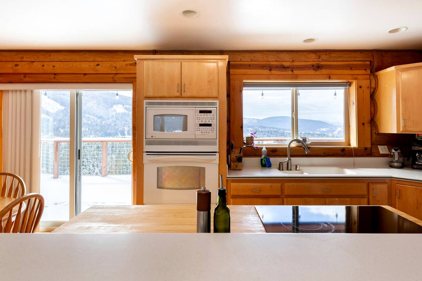 Cozy Secluded Log Cabin Retreat with Stunning Views, Luxury Comfort & Grill Deck in Sequim, Washington