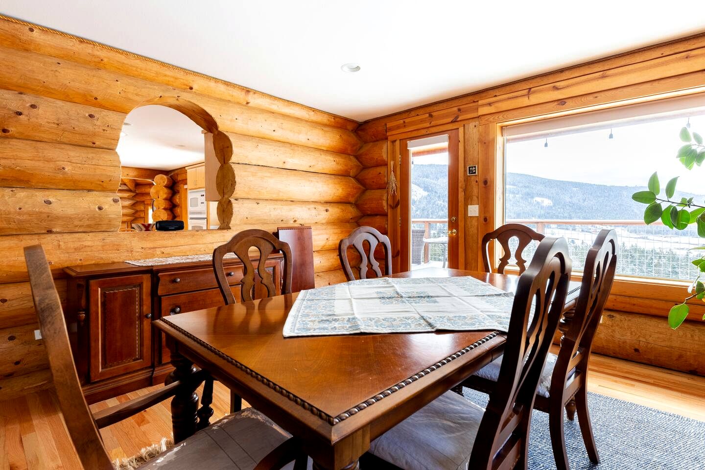 Cozy Secluded Log Cabin Retreat with Stunning Views, Luxury Comfort & Grill Deck in Sequim, Washington