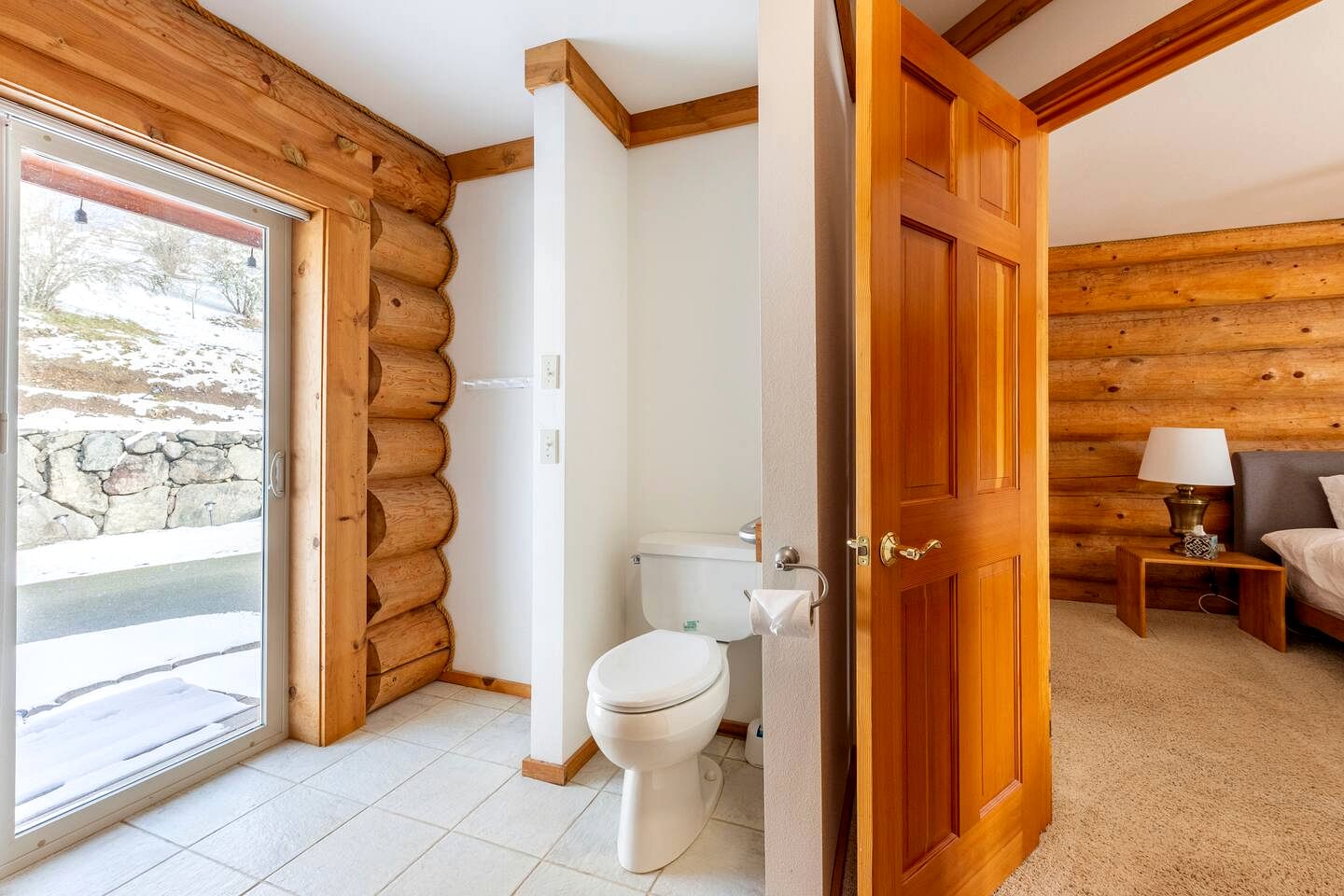 Cozy Secluded Log Cabin Retreat with Stunning Views, Luxury Comfort & Grill Deck in Sequim, Washington