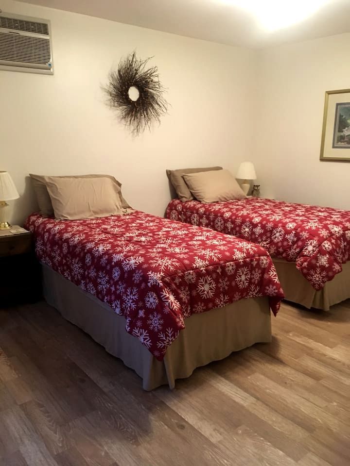 Handicapped Accessible Log Cabin Rental near Smugglers' Notch Park, Vermont