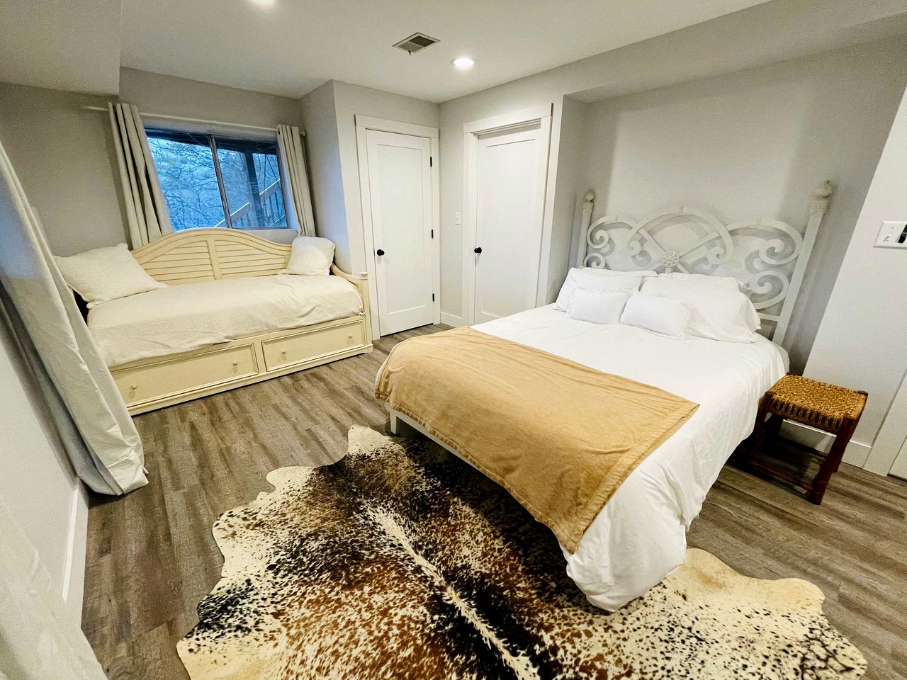 Secluded, Solar Powered Log Cabin on the Great Cacapon River, Perfect for Large Group Getaways to the West Virginia Wilderness