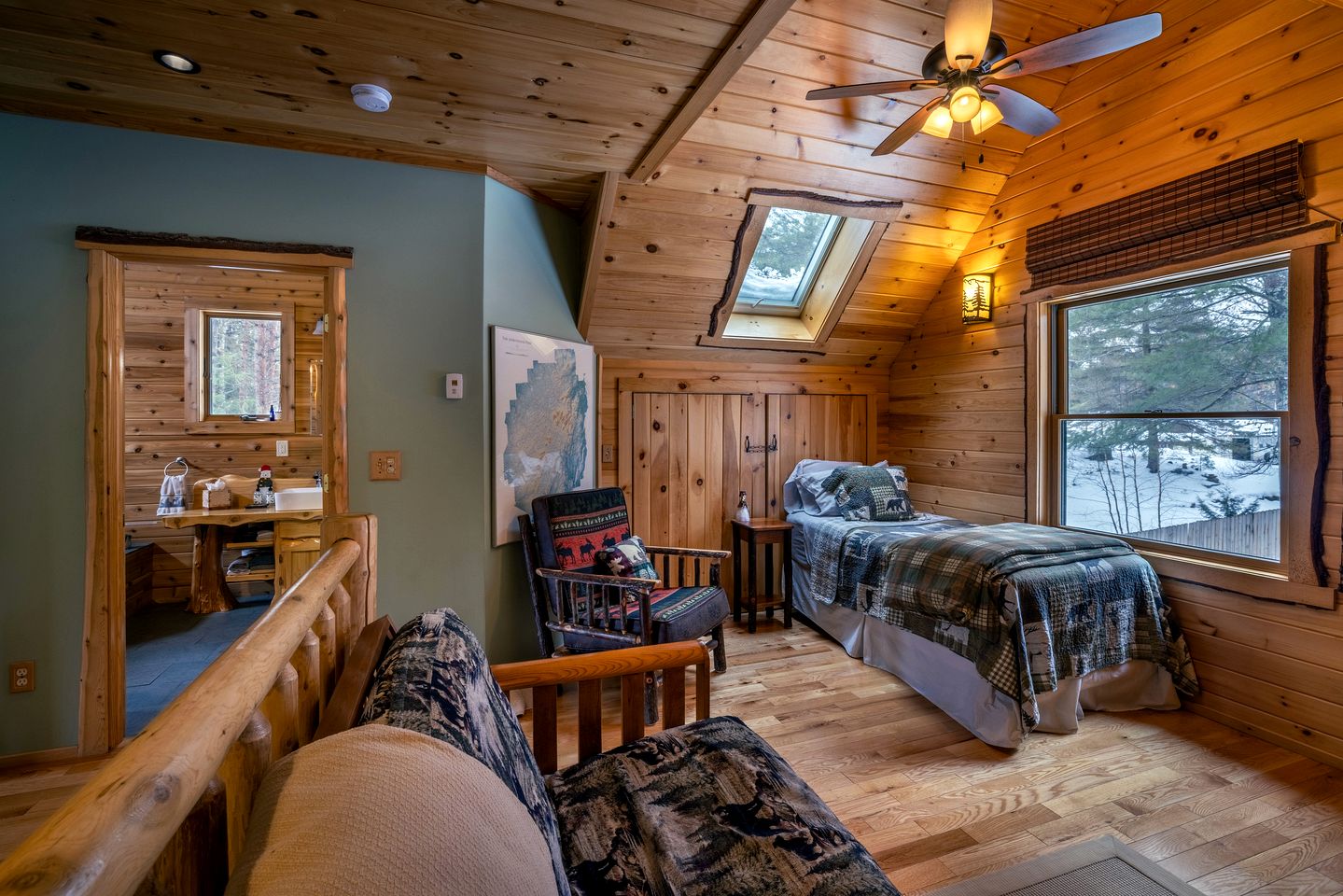 Rustic Log Cabin with Jacuzzi Bathtub in the Adirondack Mountains, New York