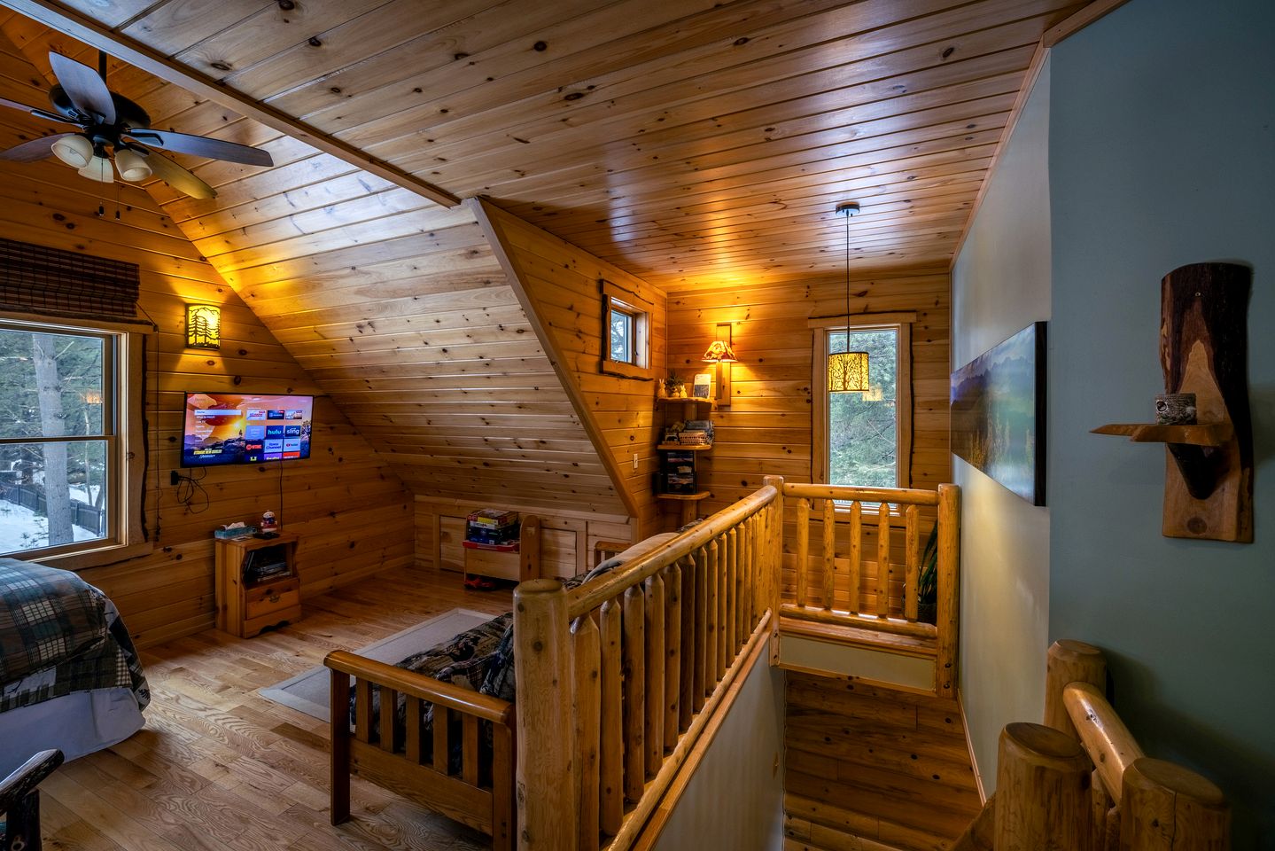 Rustic Log Cabin with Jacuzzi Bathtub in the Adirondack Mountains, New York