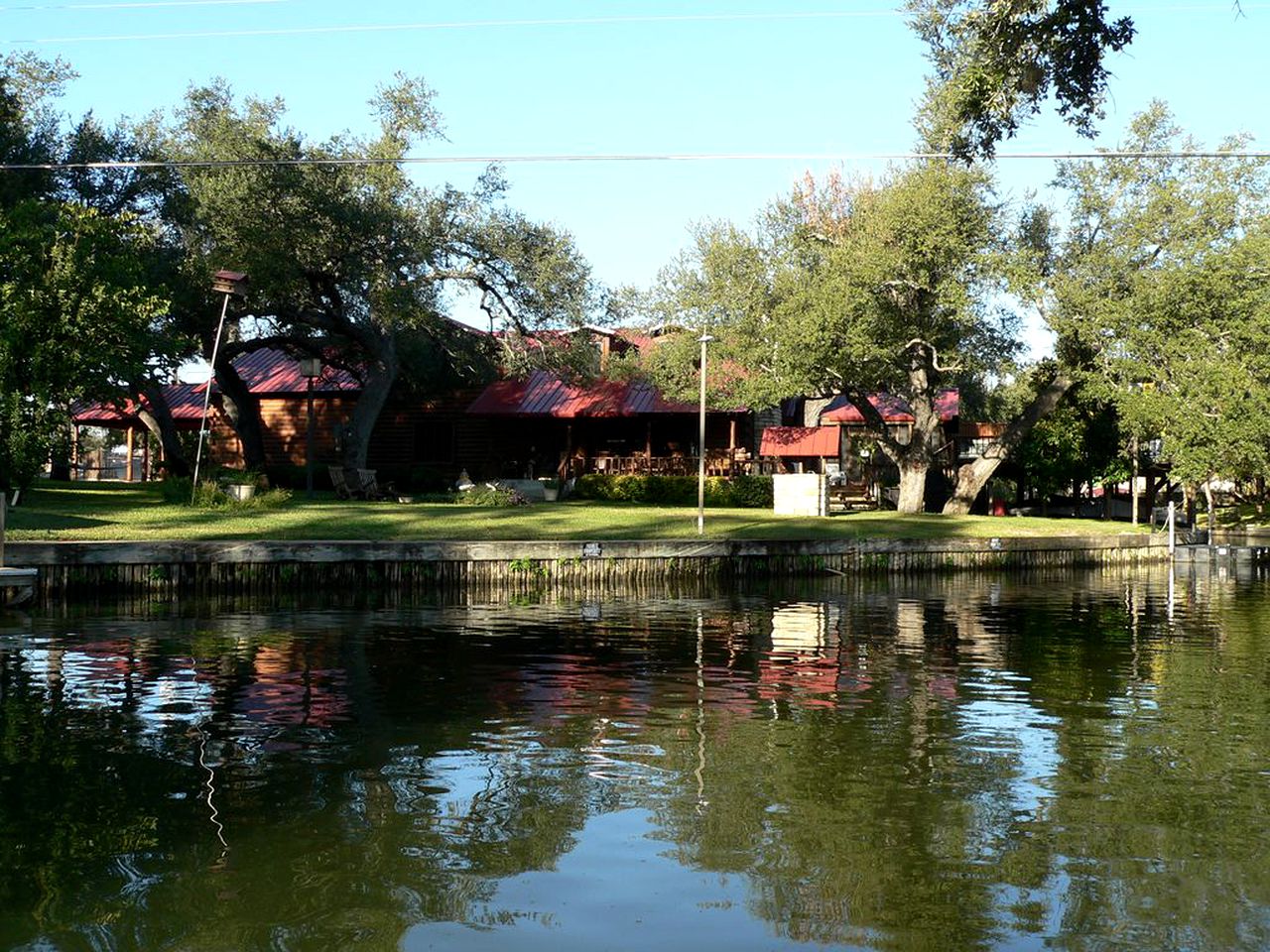 Waterfront Luxury Cabin near Kingsland, Texas