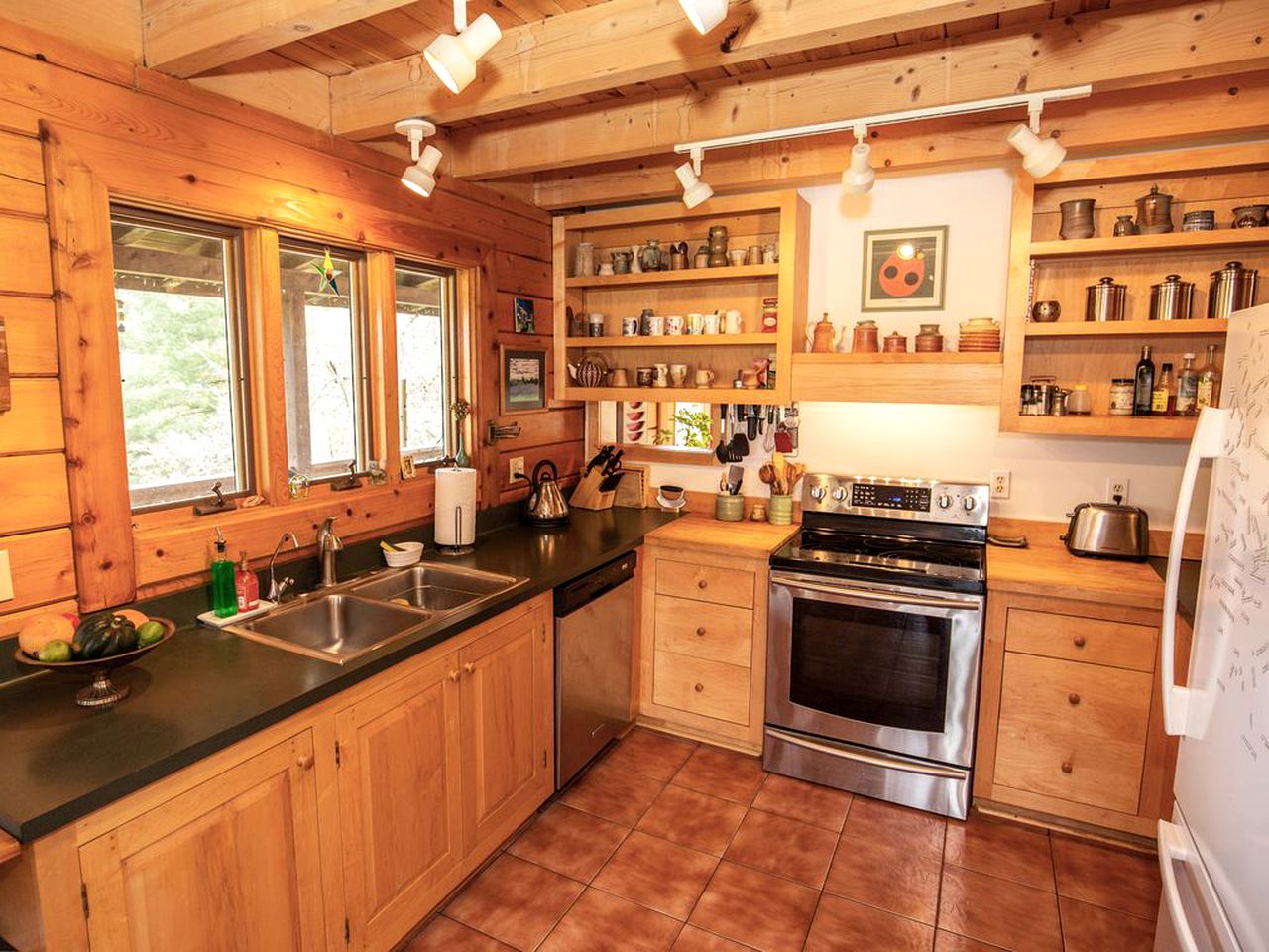 Luxury Log Cabin with 18 Acres of Countryside and Swimming Pond near Athens, Ohio