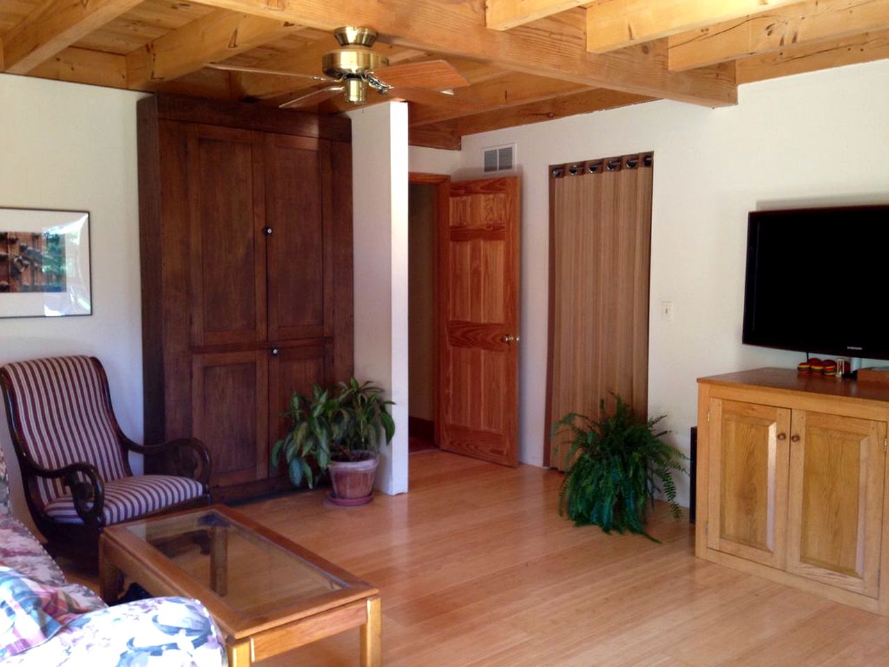 Luxury Log Cabin with 18 Acres of Countryside and Swimming Pond near Athens, Ohio