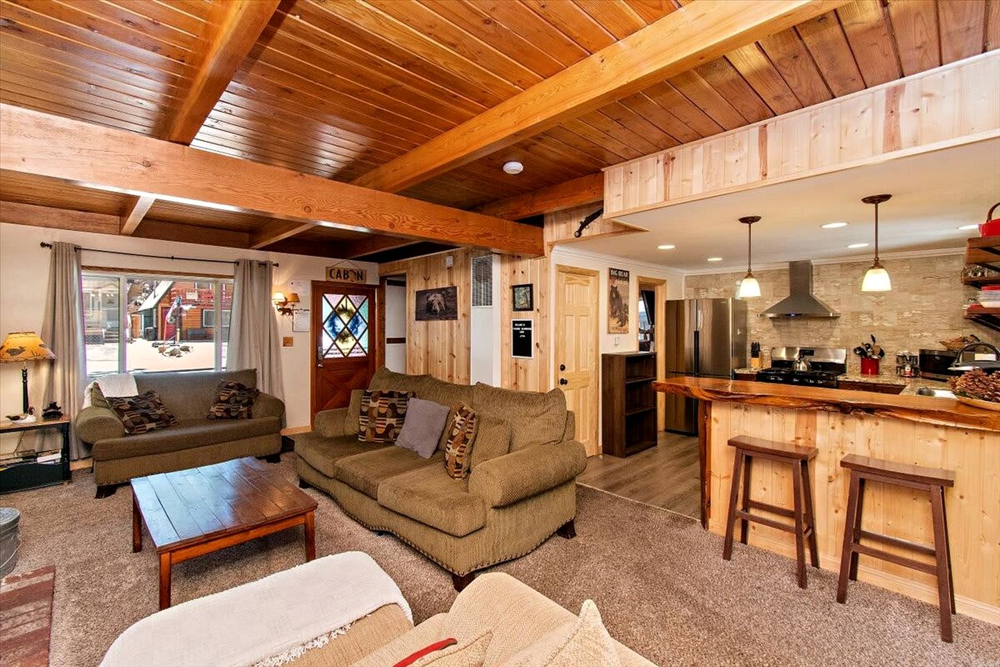 Stunning Wooden Cabin with Fire Pit and Barbecue in Big Bear Lake, California