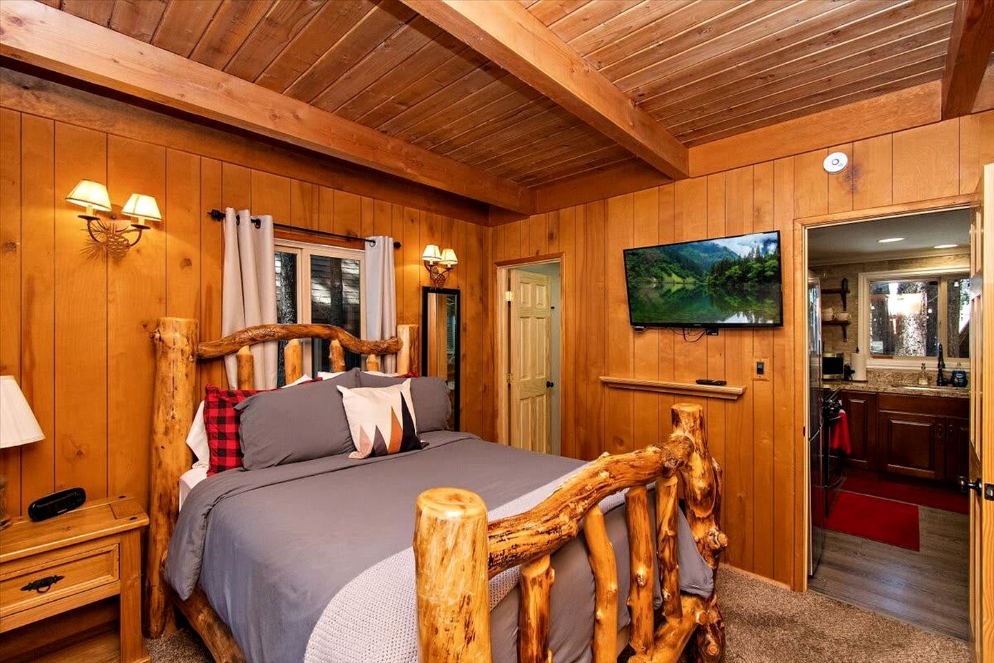 Stunning Wooden Cabin with Fire Pit and Barbecue in Big Bear Lake, California