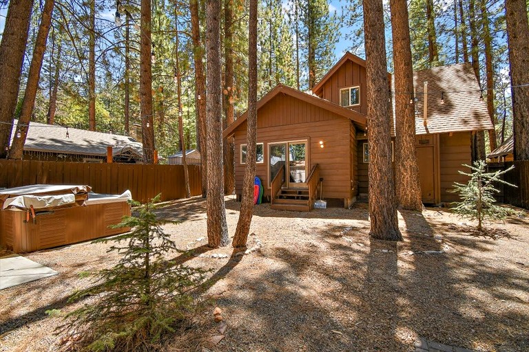 Cabins (United States of America, Big Bear Lake, California)