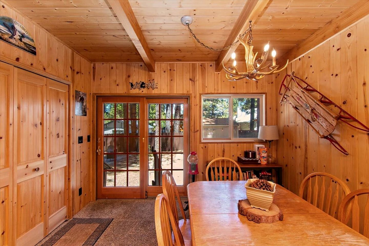Stunning Wooden Cabin with Fire Pit and Barbecue in Big Bear Lake, California