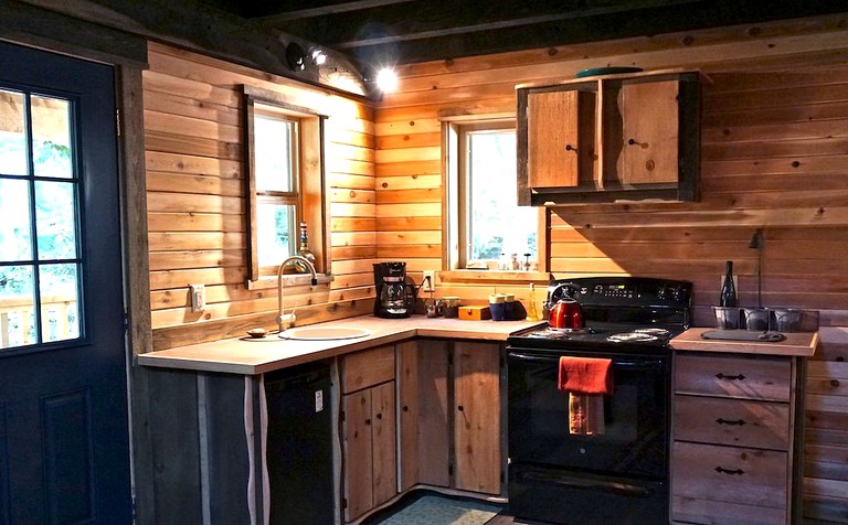 Cabins (Nelson, British Columbia, Canada)