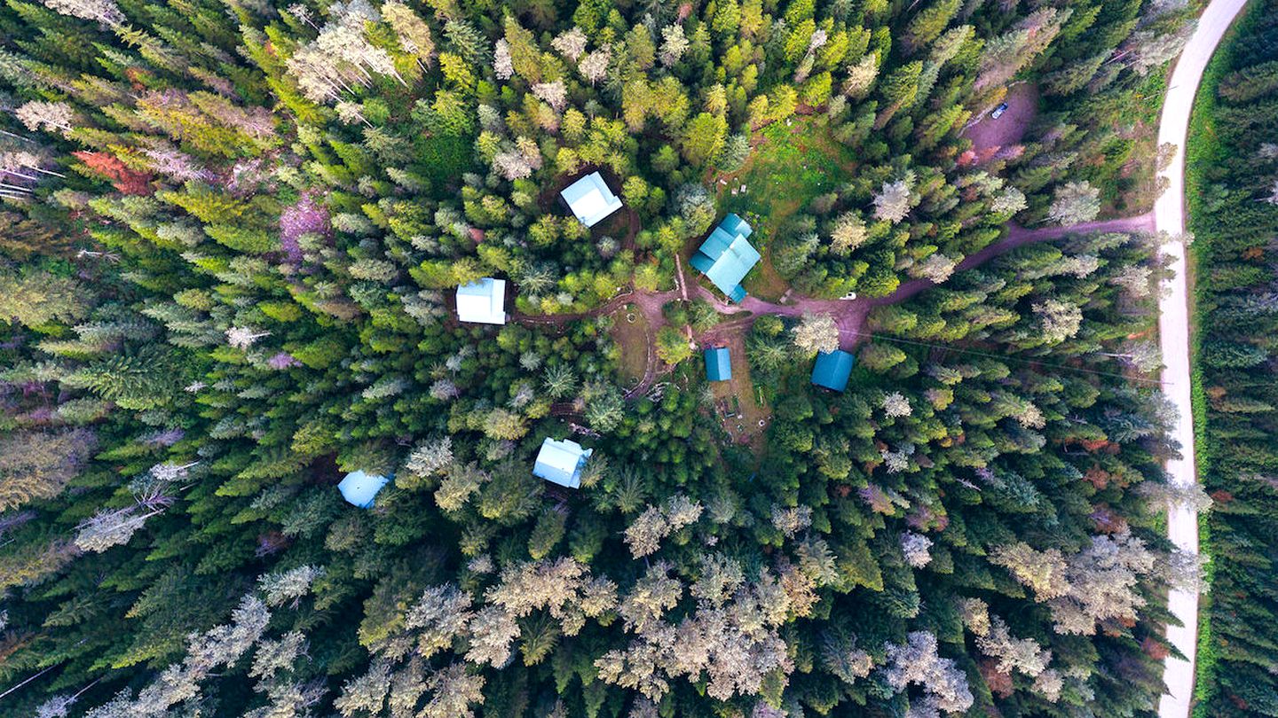 Spacious Timber Frame Cabin next to a Private Hiking Trail near Nelson, British Columbia