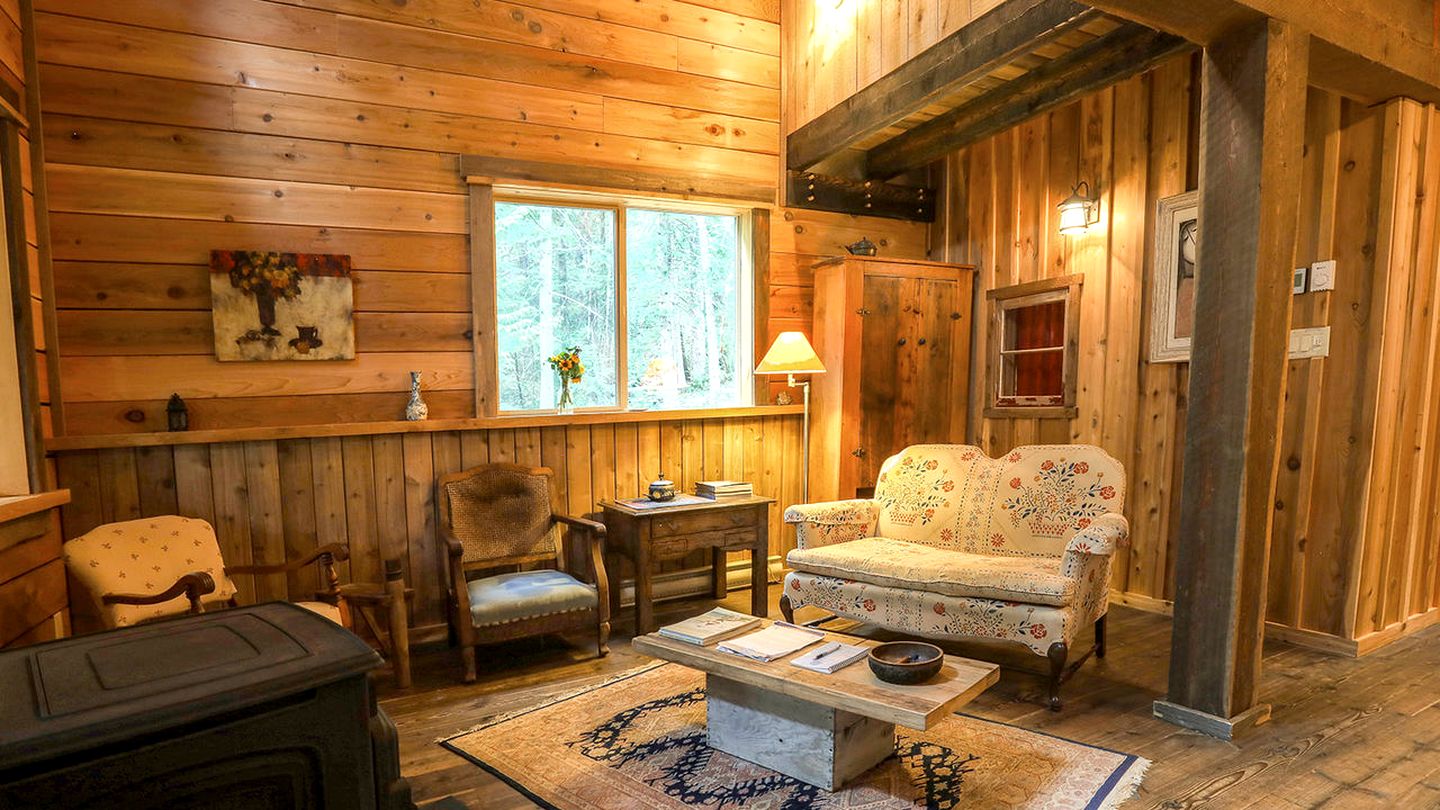 Spacious Timber Frame Cabin next to a Private Hiking Trail near Nelson, British Columbia