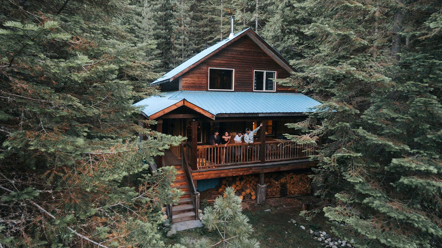 Spacious Timber Frame Cabin next to a Private Hiking Trail near Nelson, British Columbia | Cabins (Nelson, British Columbia, Canada)