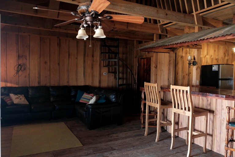 Yellow Rose Canyon Lone Star Cabin, Cabins, Mount Enterprise, United