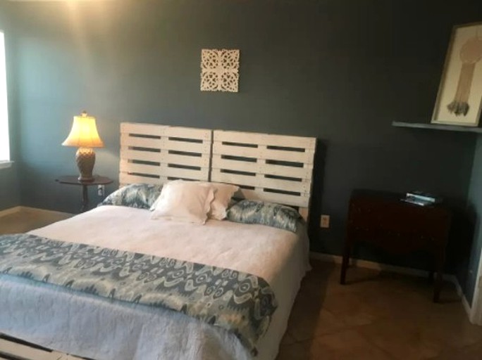 Lonesome Wind Ranch Lonesome Wind “Ranchette”, Vacation Rentals, Floresville, United States of