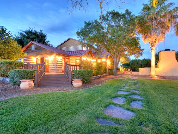 Cottages (Floresville, Texas, United States)