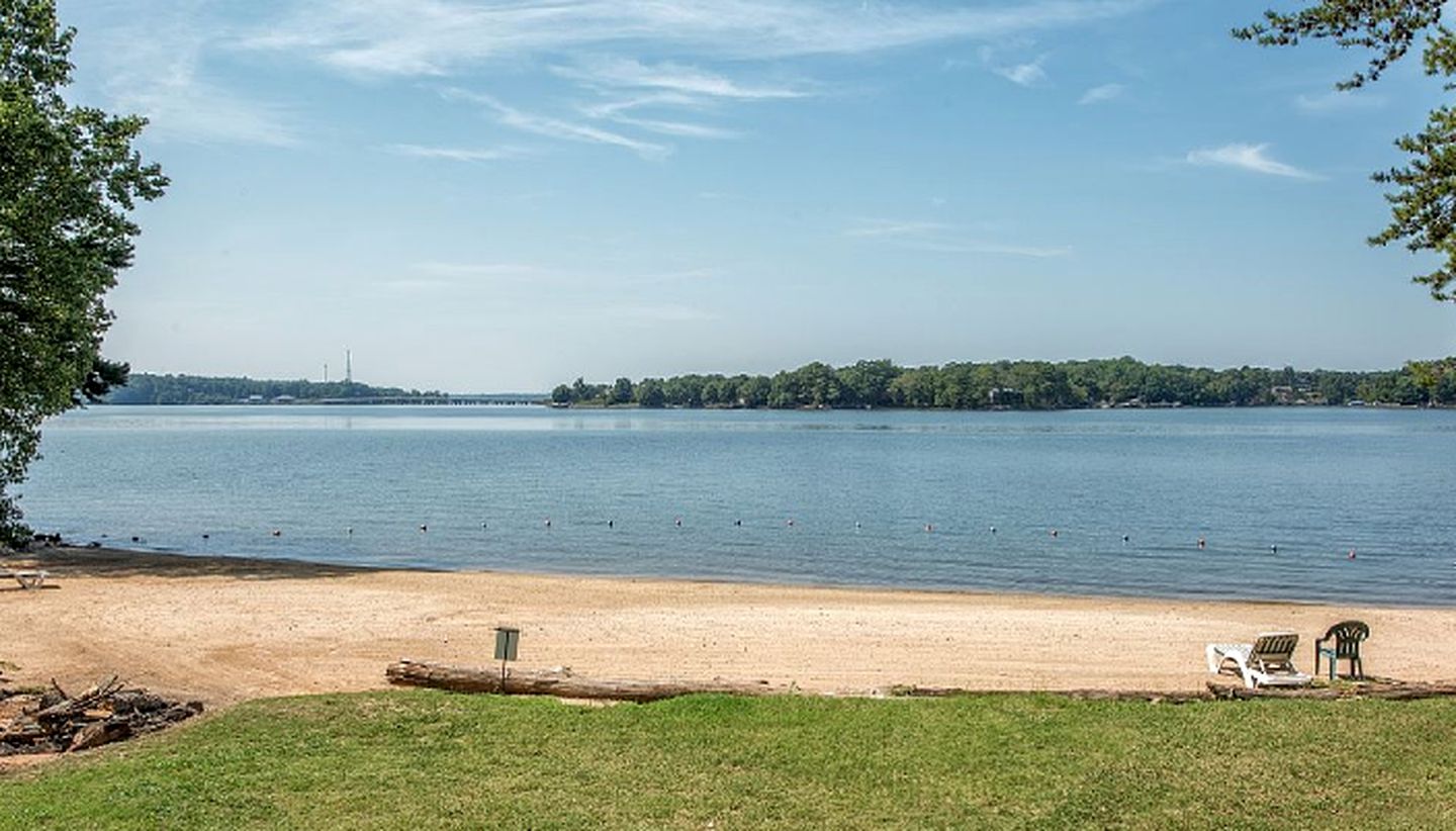 Gorgeous Tiny Cabin Rentals for Couples near Lake Wylie, North Carolina