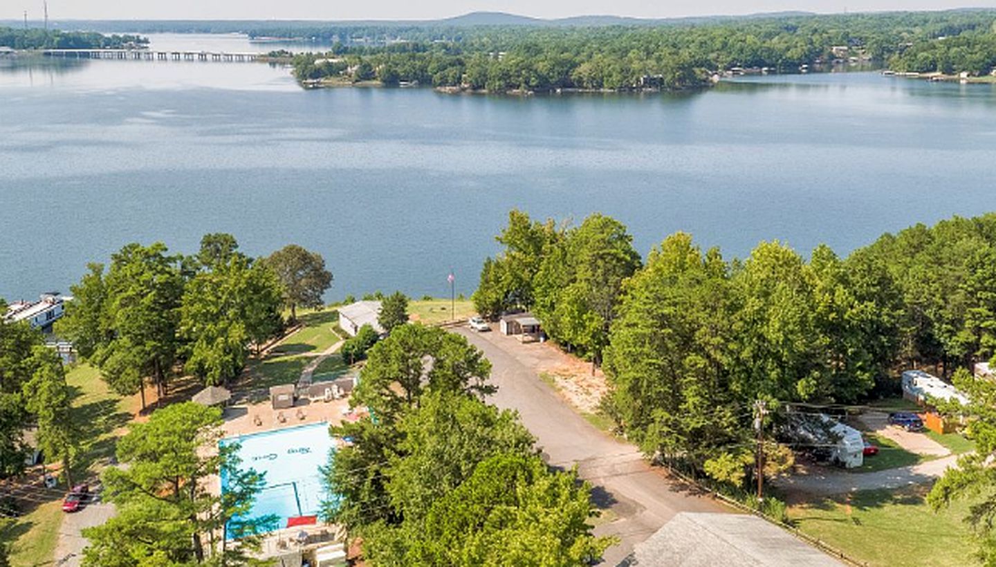 Gorgeous Tiny Cabin Rentals for Couples near Lake Wylie, North Carolina