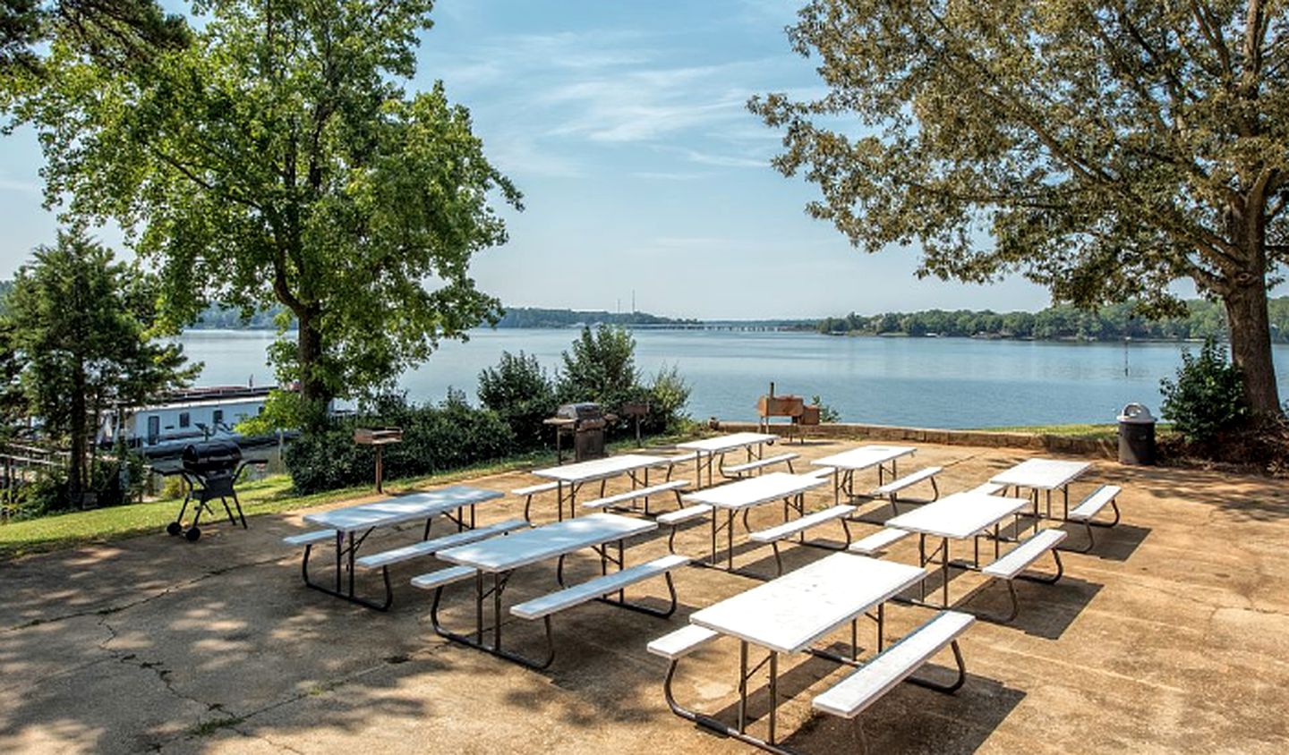 Gorgeous Tiny Cabin Rentals for Couples near Lake Wylie, North Carolina